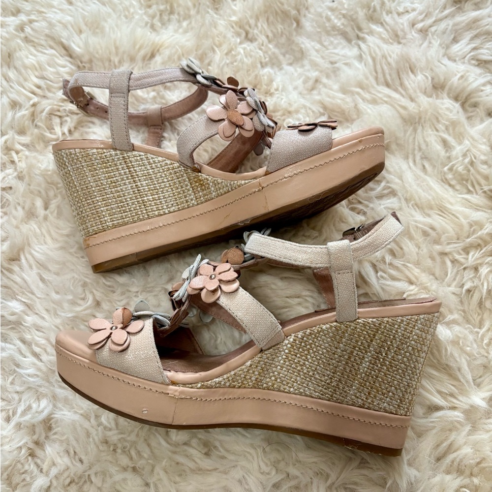 Nurture by Lamaze Cream and Tan Floral Sandals with Ankle Straps